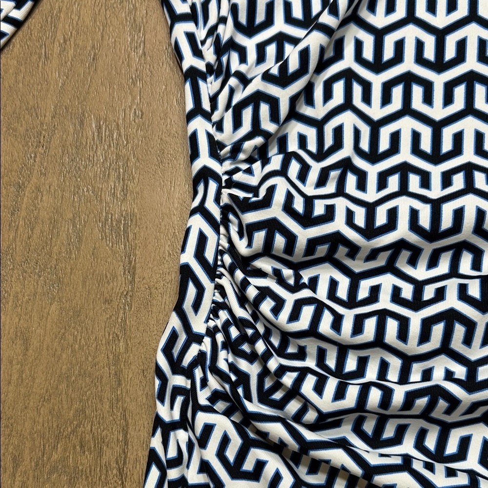 J. McLaughlin Chic Navy and White Geometric Long Sleeve Dress - Picture 3 of 8